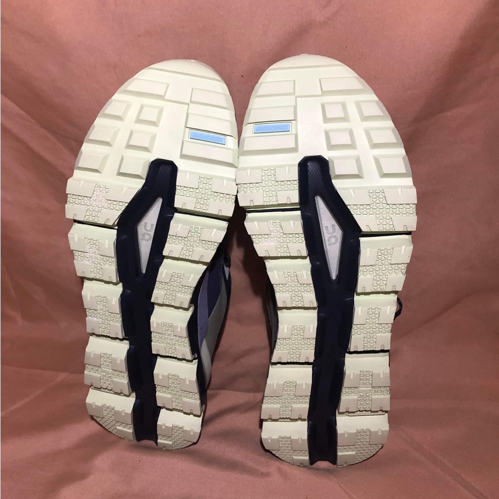 On Cloudtrax Water Repellent Hiking Shoe - Picture 13 of 14